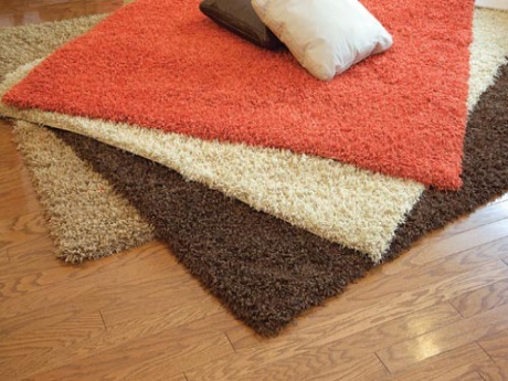 Cómo limpiar las alfombras para que luzcan como nuevas