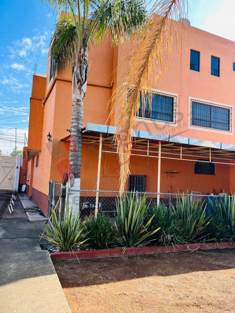 VALLE DE LAS ROSAS (PERIFERICO PASEO DE LA REPUBLICA, FRENTE A MANANTIALES)